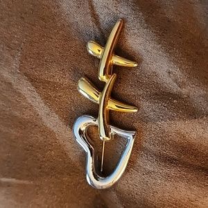 🩶XX Heart and X's Brooch